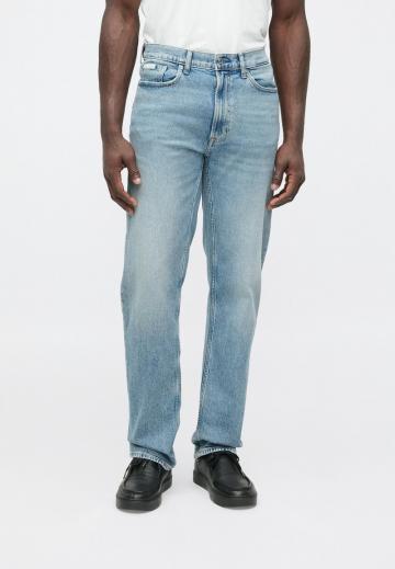 Прямые джинсы