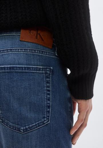 Узкие джинсы