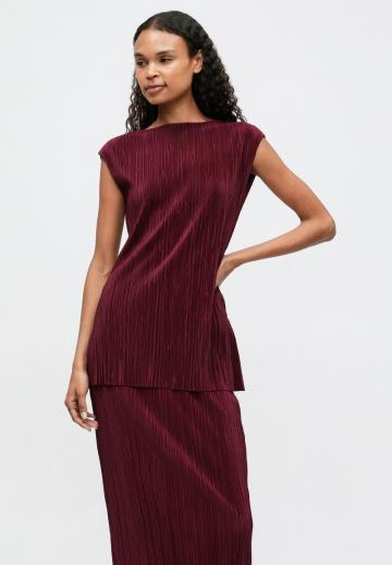 Блузка без рукавов