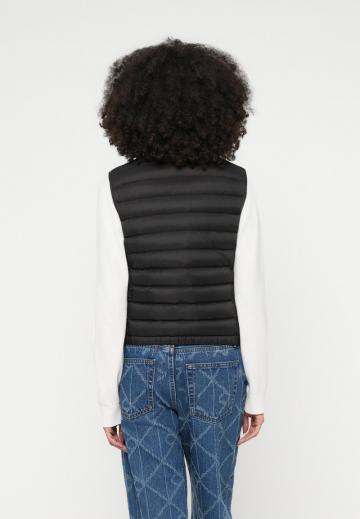 Пуховой жилет