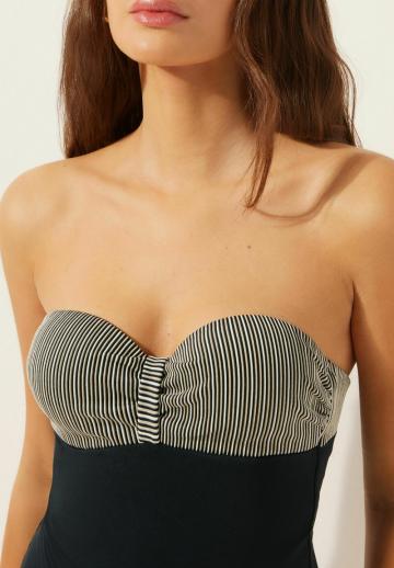 Слитный купальник