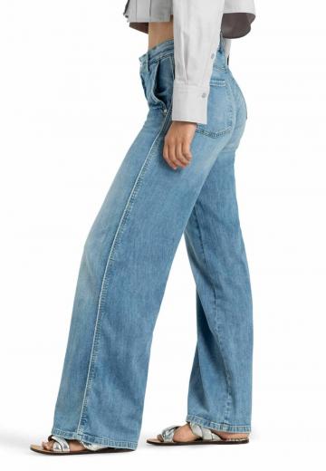 Клешеные джинсы