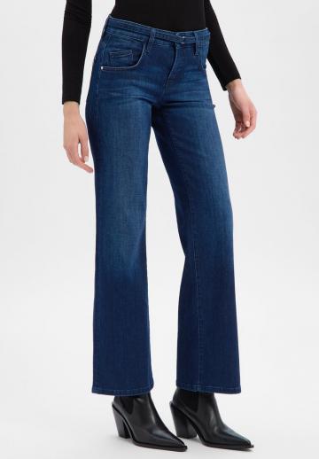 Прямые джинсы