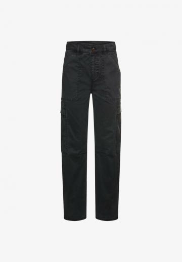 Брюки с накладными карманами