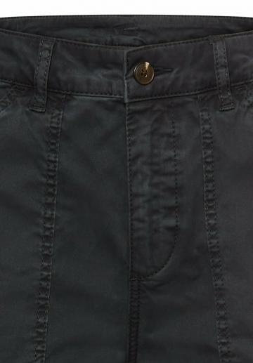 Брюки с накладными карманами