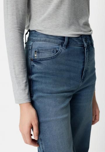 Прямые джинсы