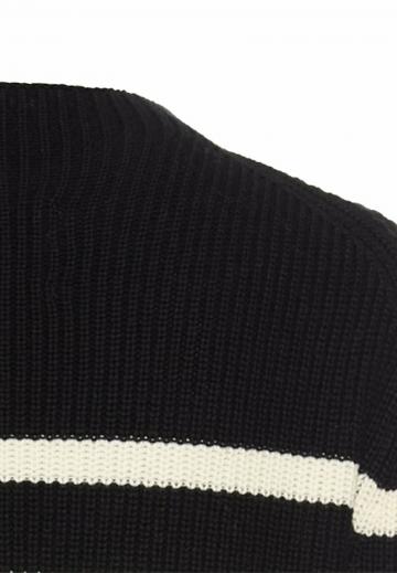 Пуловер в полоску