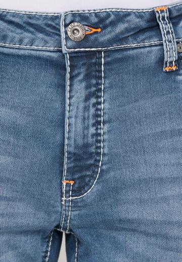 Прямые джинсы