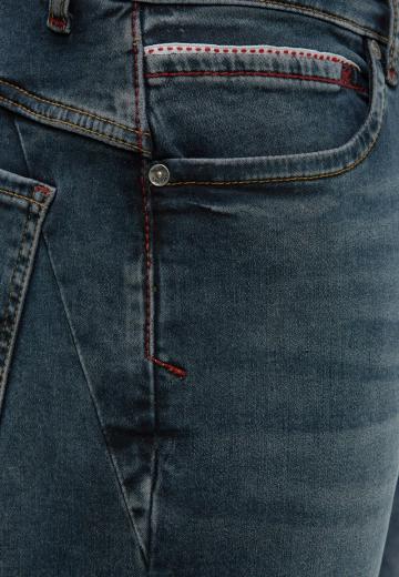 Прямые джинсы