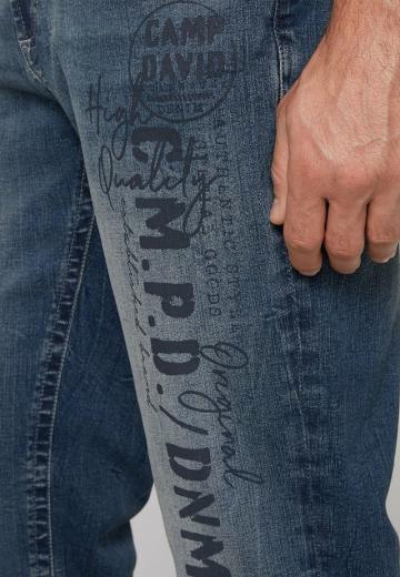 Прямые джинсы