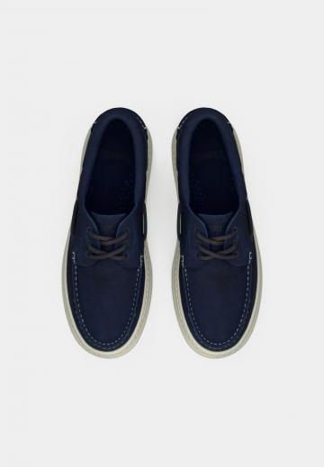 Ботинки на шнуровке