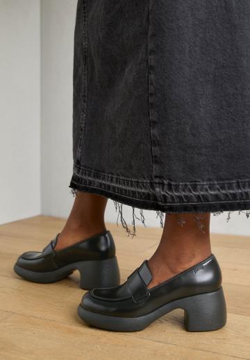 Туфли с высоким носом