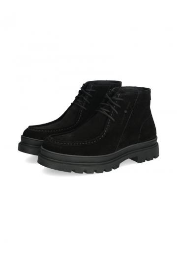 Ботинки на шнуровке