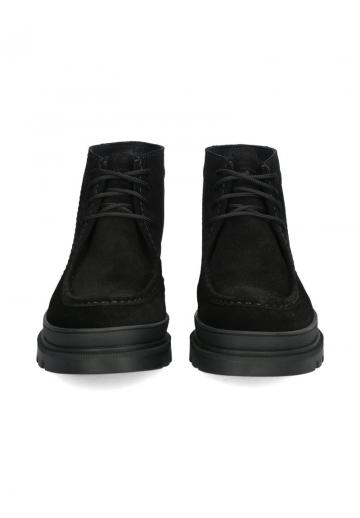 Ботинки на шнуровке