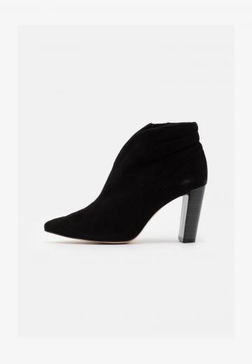 Полусапожки на высоком каблуке