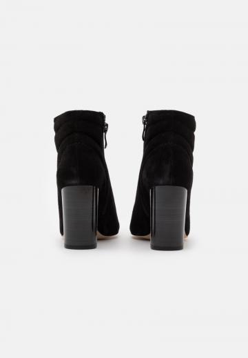 Полусапожки на высоком каблуке