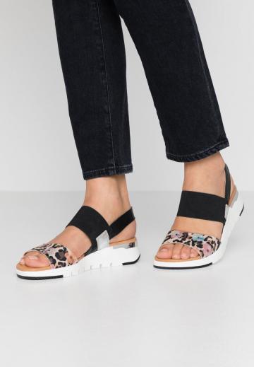 Босоножки на танкетке