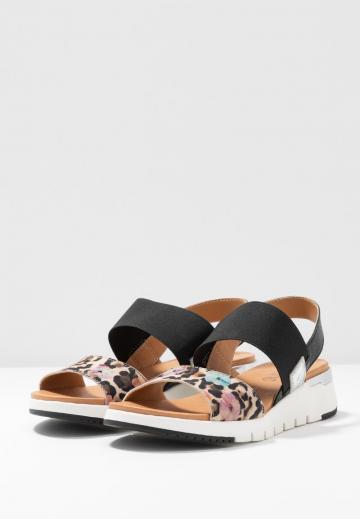 Босоножки на танкетке