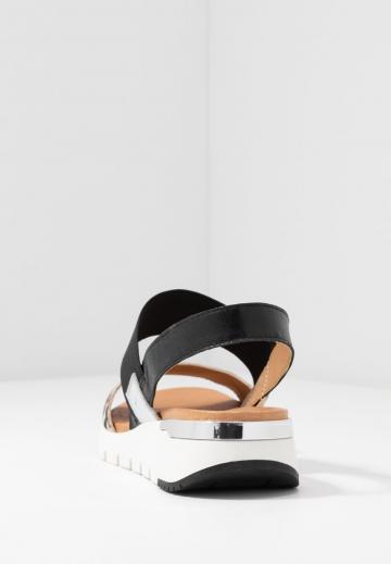 Босоножки на танкетке