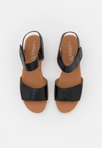 Босоножки на танкетке