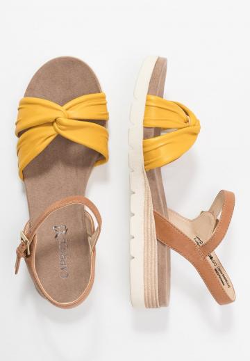 Босоножки на танкетке