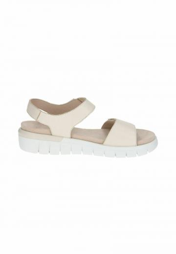 Босоножки на танкетке