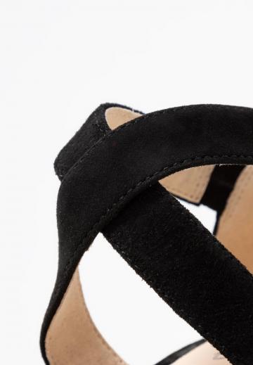 Туфли с ремешком