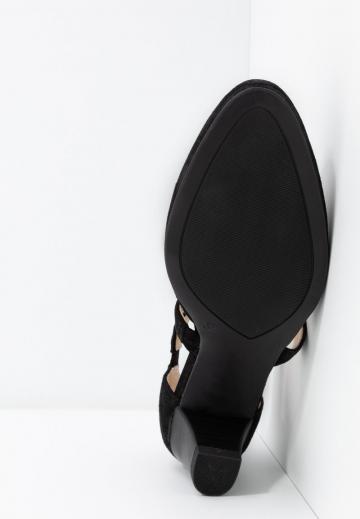 Туфли с ремешком