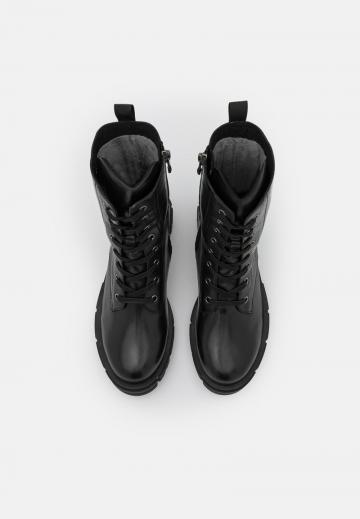 Ботинки на шнуровке