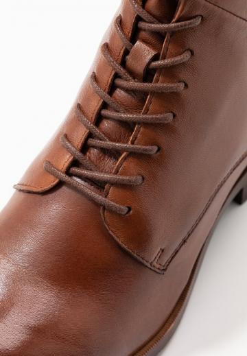 Ботинки на шнуровке