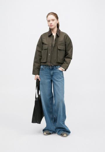 Куртка с накладнымит карманами