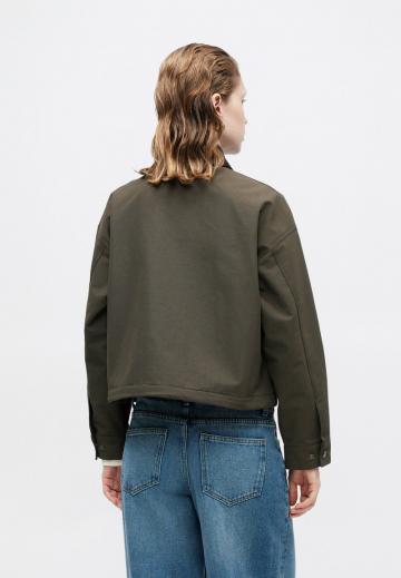 Куртка с накладнымит карманами