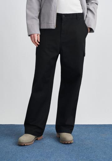 Брюки с накладными карманами
