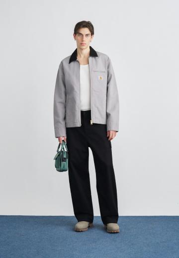 Брюки с накладными карманами