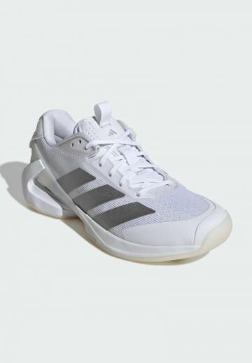 Теннисные кроссовки