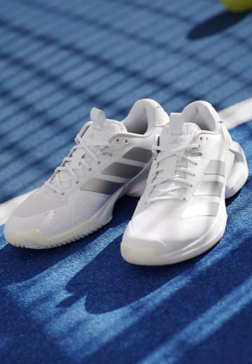 Теннисные кроссовки