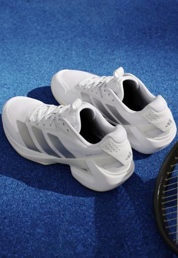 Теннисные кроссовки