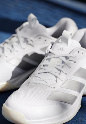 Теннисные кроссовки