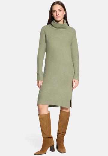 Вязаное платье