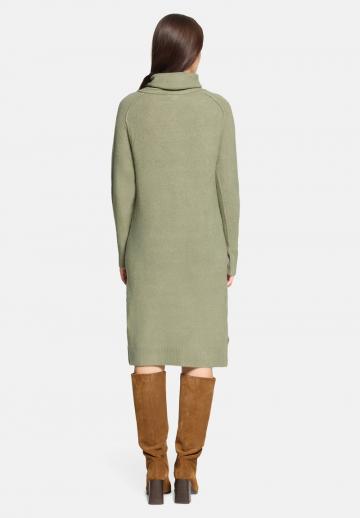 Вязаное платье