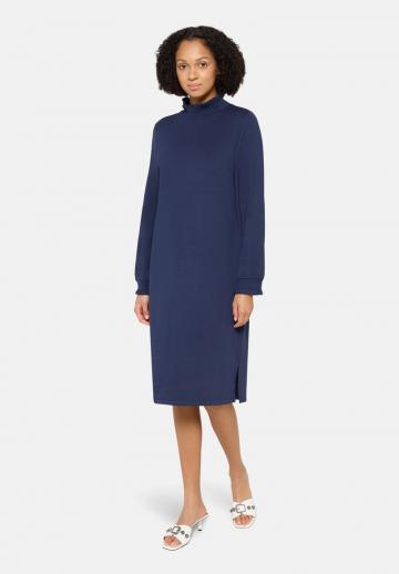 Вязаное платье