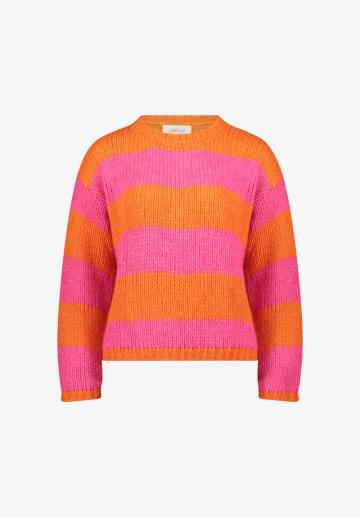Пуловер в полоску