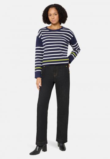 Пуловер в полоску