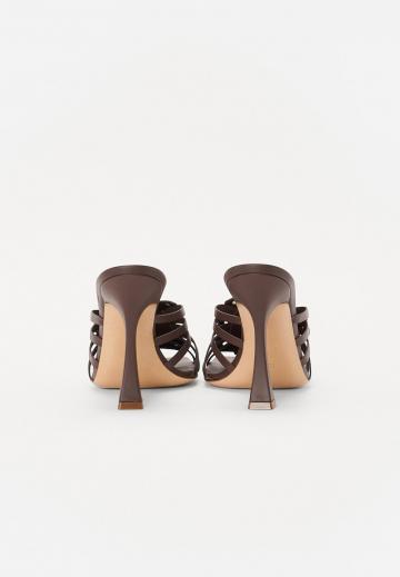 Босоножки на каблуке