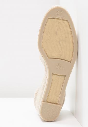 Туфли на танкетке