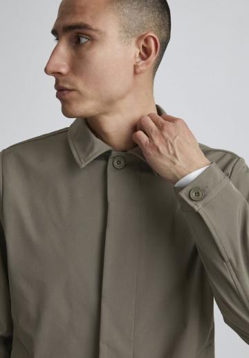 Короткое пальто