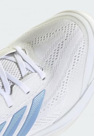 Теннисные кроссовки