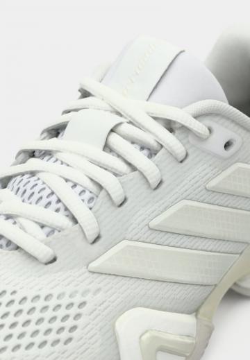 Теннисные кроссовки