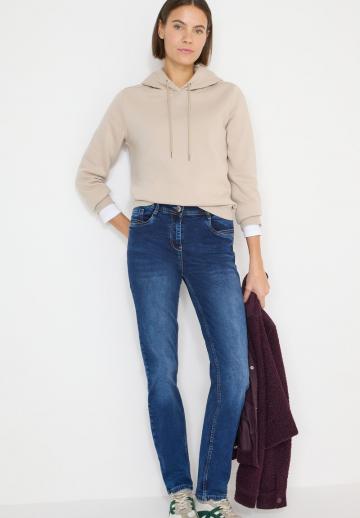 Прямые джинсы