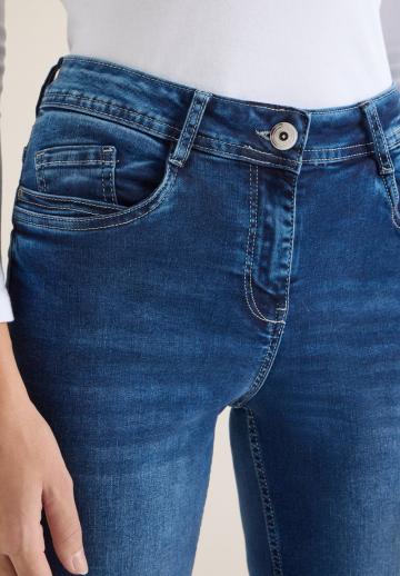 Прямые джинсы